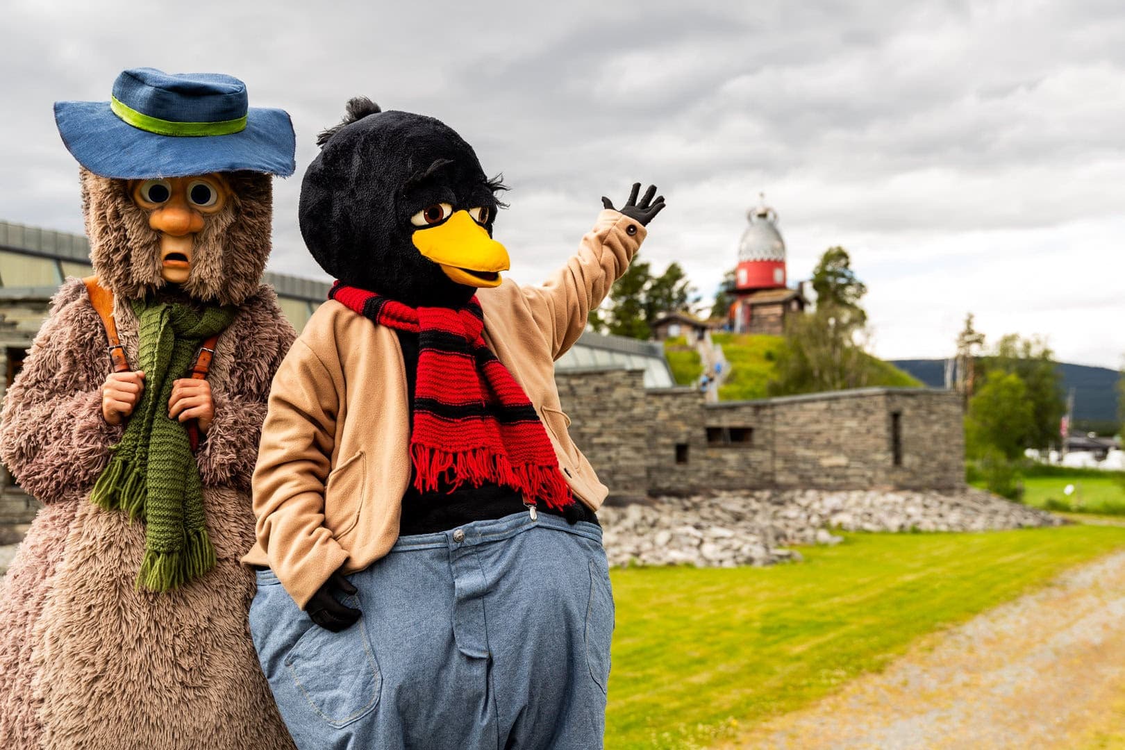 Ludvig og barn ved Huset Aukrust